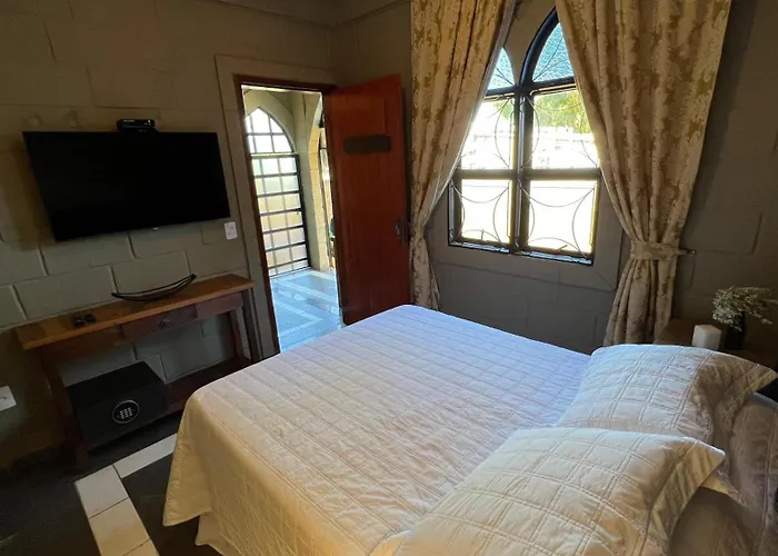 Pousada Camelot Inn