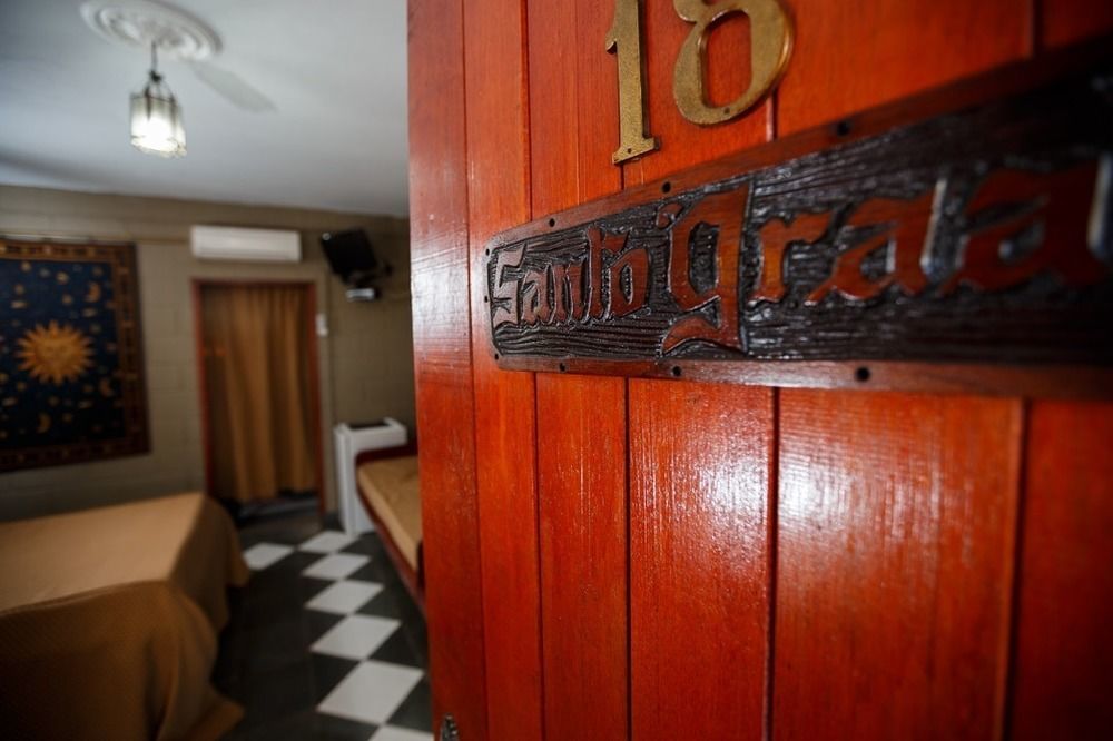 Camelot Inn
