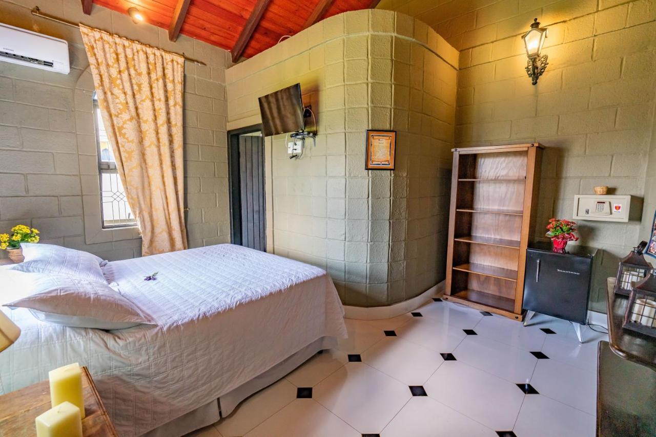 Camelot Inn
